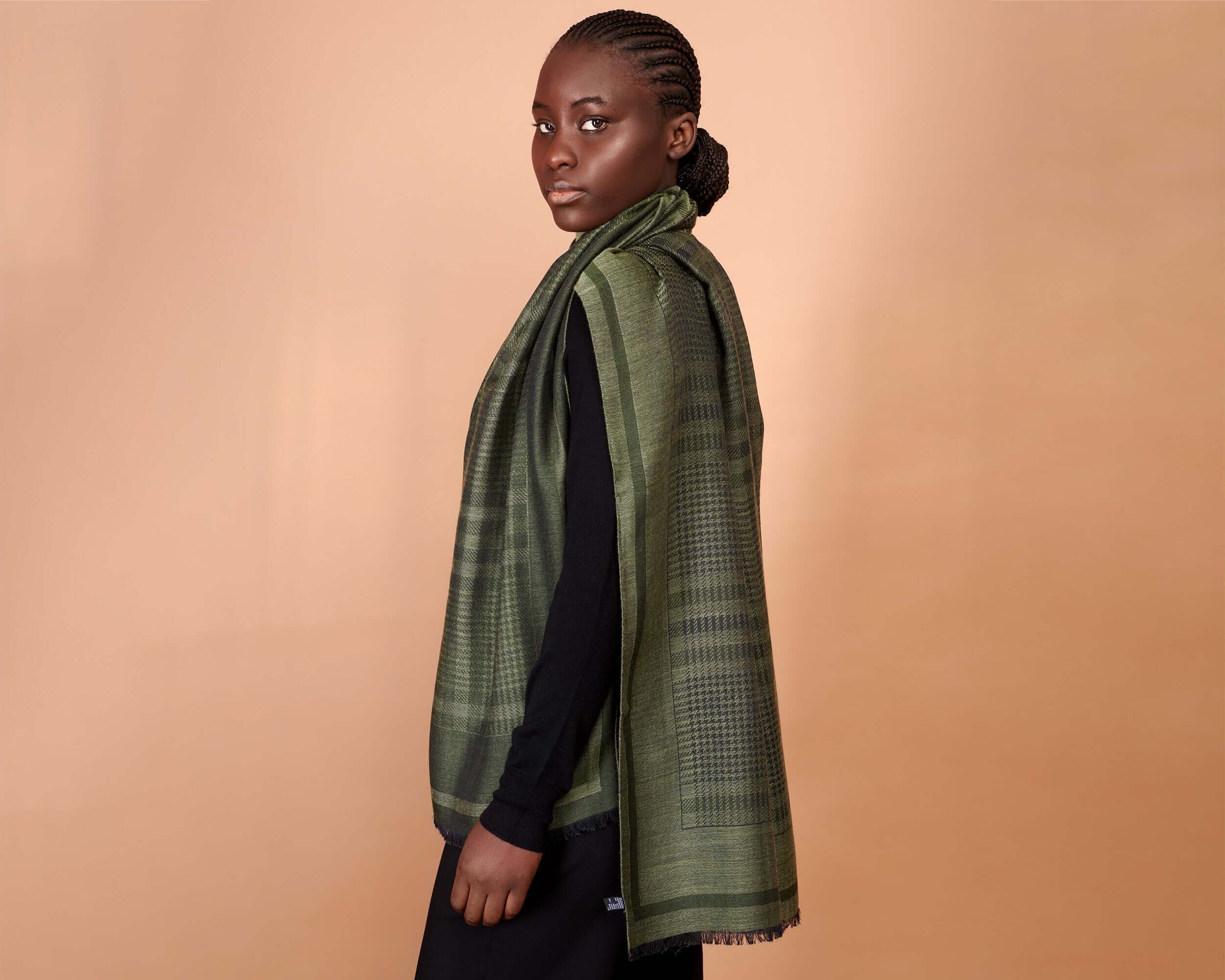 ジャカード カシミヤ＆シルク スカーフ オリーブ – Breezy Tee