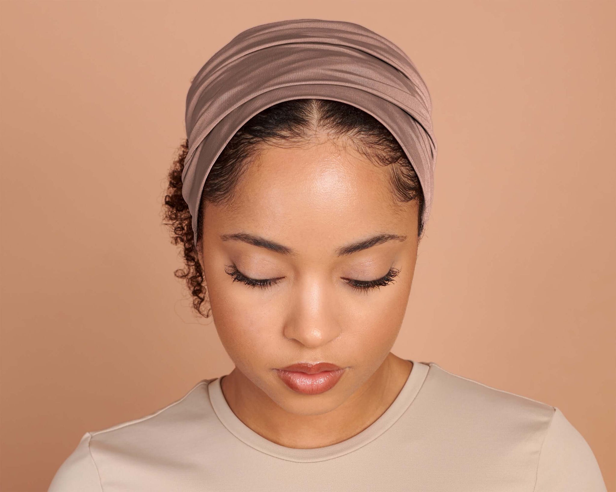 Woman wearing a Boho Headband Extra Wide, Cocoa Blush